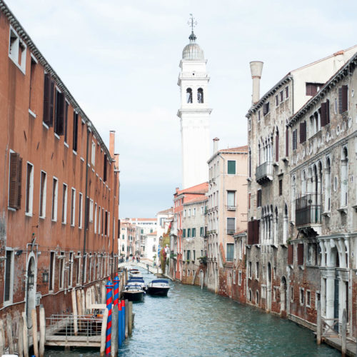 W Wenecji ciężko znaleźć prostą wieżę